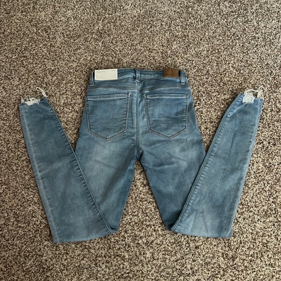 I am selling American Eagle high rise jeans. They are blue and a size 2 - Picture 2 of 3